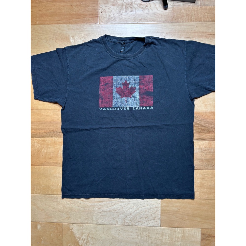 Canada T-Shirt Mens Large Black Canada Flag Vancouver Distressed Graphic Tee